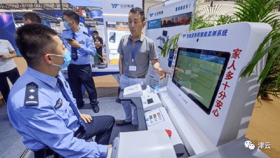 机器人|智能科技展上，这些“黑科技”亮了！