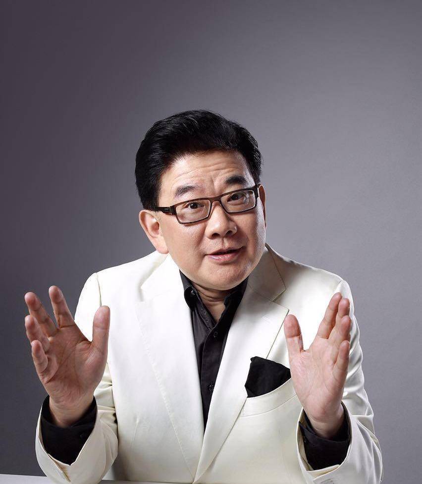 前央视主持人转行养鸡，从荧屏到鸡舍的蜕变