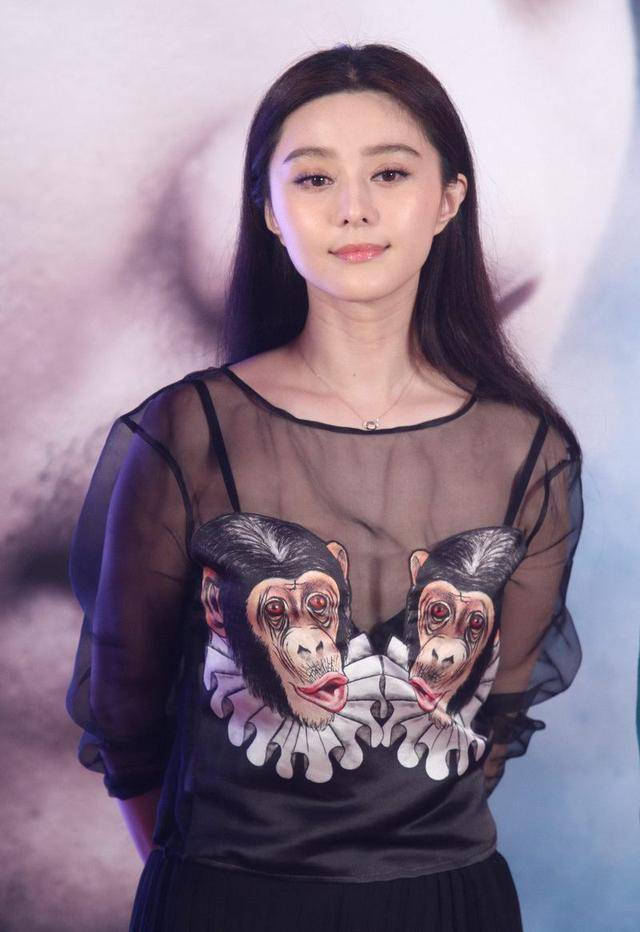 原创范冰冰国际范十足穿一袭黑色轻纱连衣裙亮相高贵典雅魅力四射