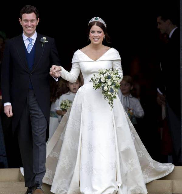 西班牙王后莱蒂齐亚,庆祝结婚17年纪念日,婚纱比英女王贵200倍