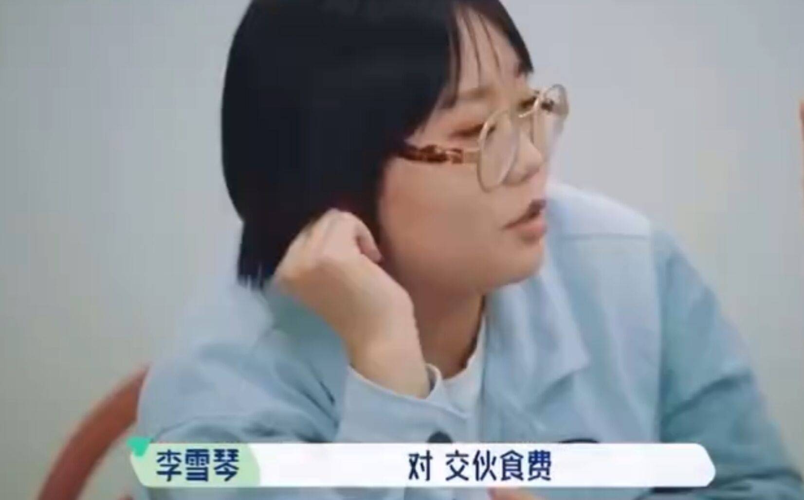 两人吃一个奶一人吃小说 上面一边亲下一边面膜