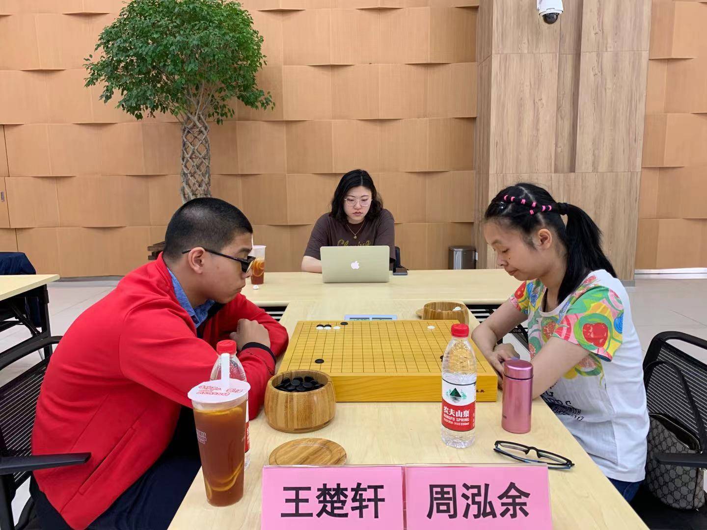 围棋天才胡子豪照片图片