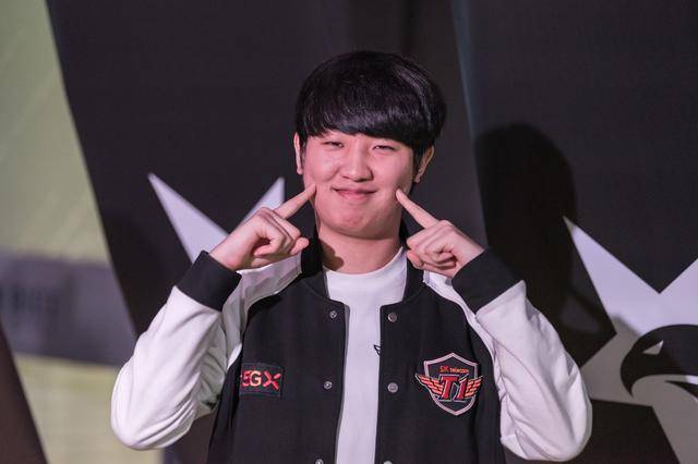 msi决赛后媒体采访可汗缺席今年不会是打职业的最后一年吧