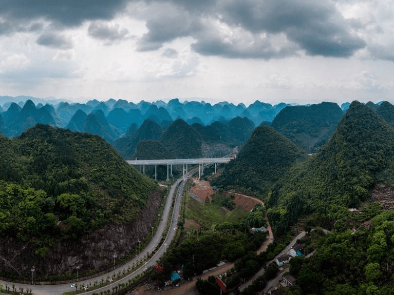 贵州万峰林:中国最壮观的喀斯特峰林-搜狐大视野-搜狐新闻
