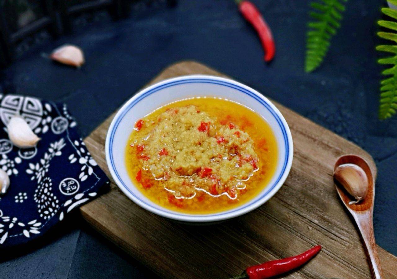 原创炸蒜蓉总发黑直接下锅炸错了顺序火候要做对清香不苦色泽亮