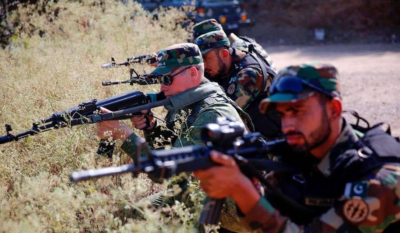 印度游击队在印军军警的突袭下,不仅仅没有被吓住,反而实施了更多的