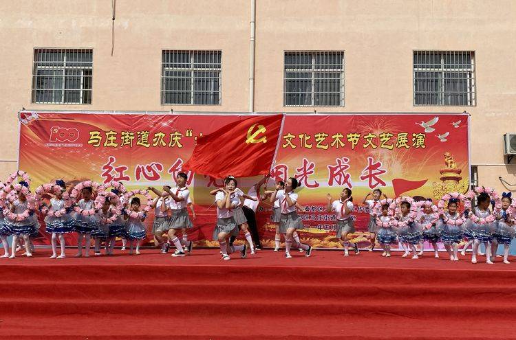 天閣幼兒園的舞蹈情景劇《紅色記憶代代傳》,用孩子們喜聞樂見的形式