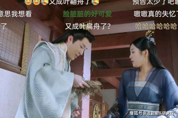 由于夜独修不知影踪,玉清落闲来无趣,正在宫中玩鸟