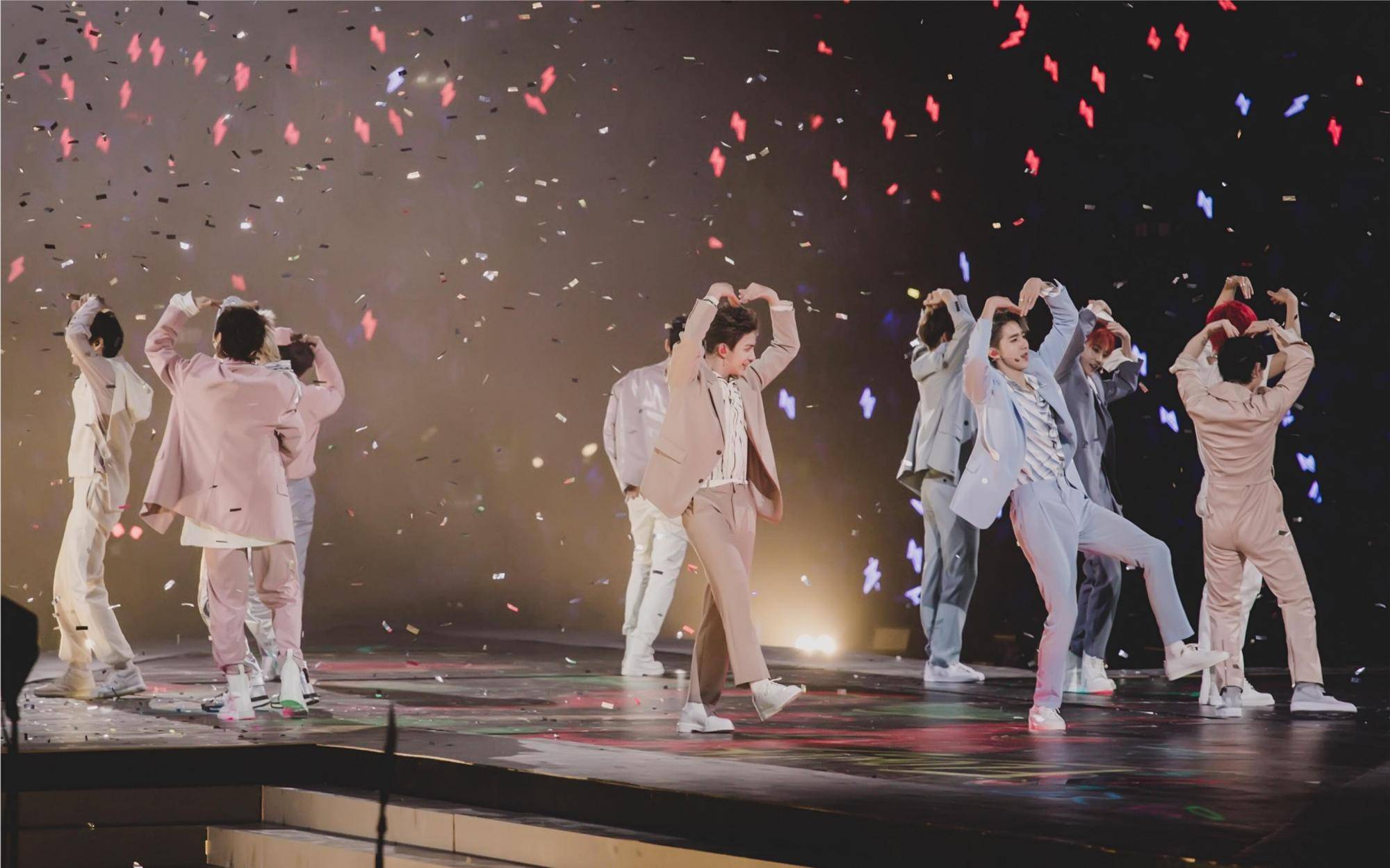 演唱会方面,2019年的两场和2021年的两场,都是场场爆满,也说明了他们