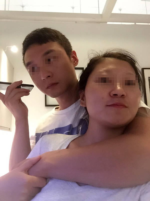 王灵拍下的她和俞东.两人初时的甜蜜时光.澎湃新闻:你身体现在怎么样?