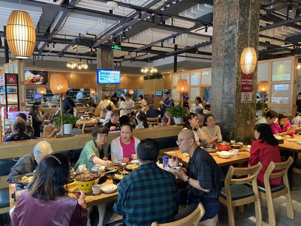 陶德砂锅靠什么火爆成都共进塾考察成都第四站走进陶德砂锅揭秘