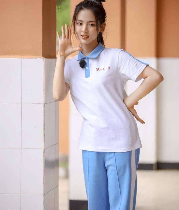 有种颜值叫杨超越穿上校服毫无违和感校园剧女主没跑了