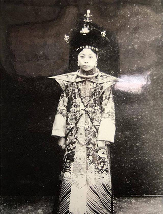 二婚嫁给环卫工人登报和溥仪离婚她是中国最后一个皇妃