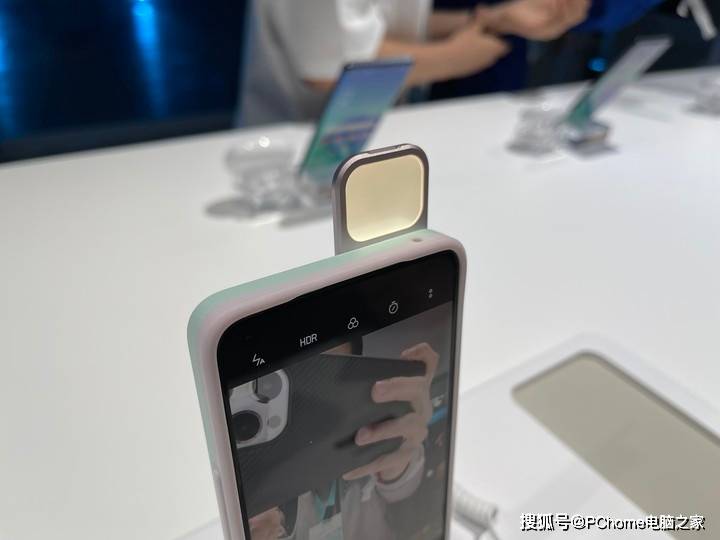 系列|OPPO Reno6系列绝配周边 焕采补光保护壳发布