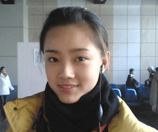 高考后曹嘉睿凭借着优秀的成绩考上了沈阳音乐艺术学校