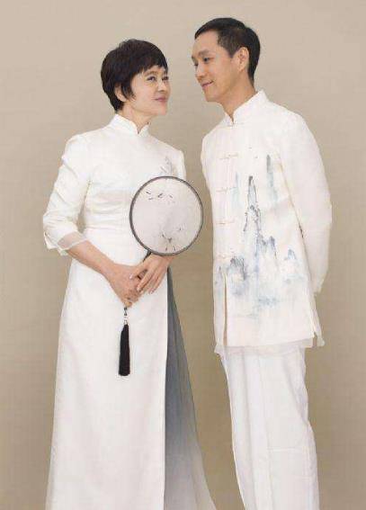 他出道35年与大3岁妻子低调结婚二十几年至今没有生孩子