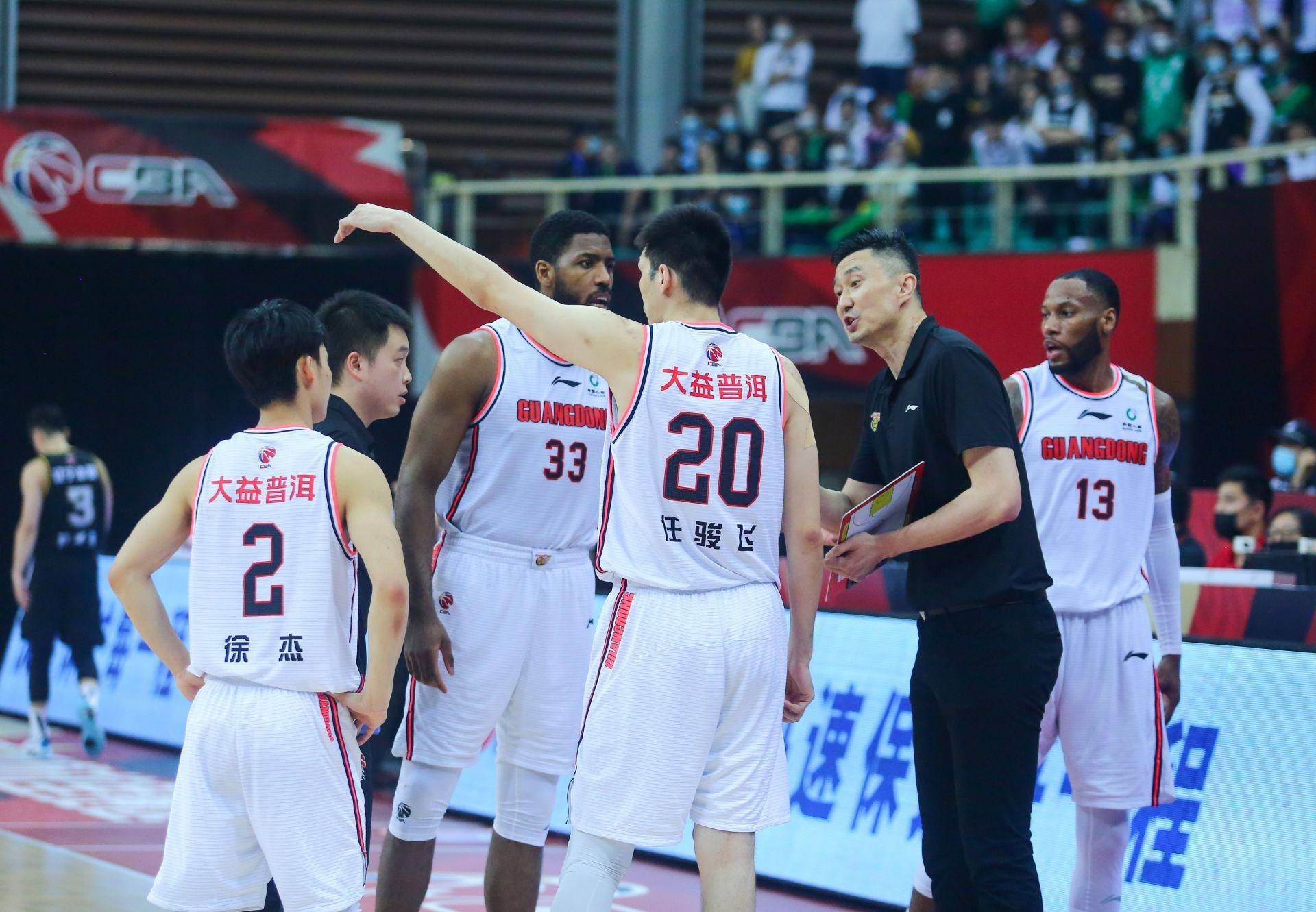 代替杜峰主持球队夏训工作,因为杜指导不仅是球队主教练还是国家队的