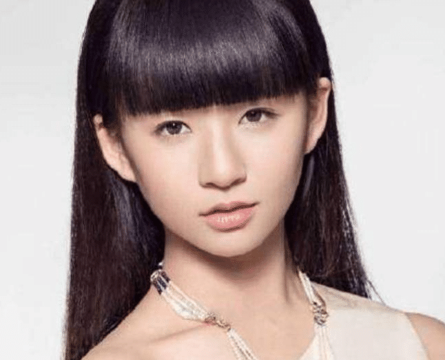 “小彩旗”彻底跑偏了!21岁胖成大妈