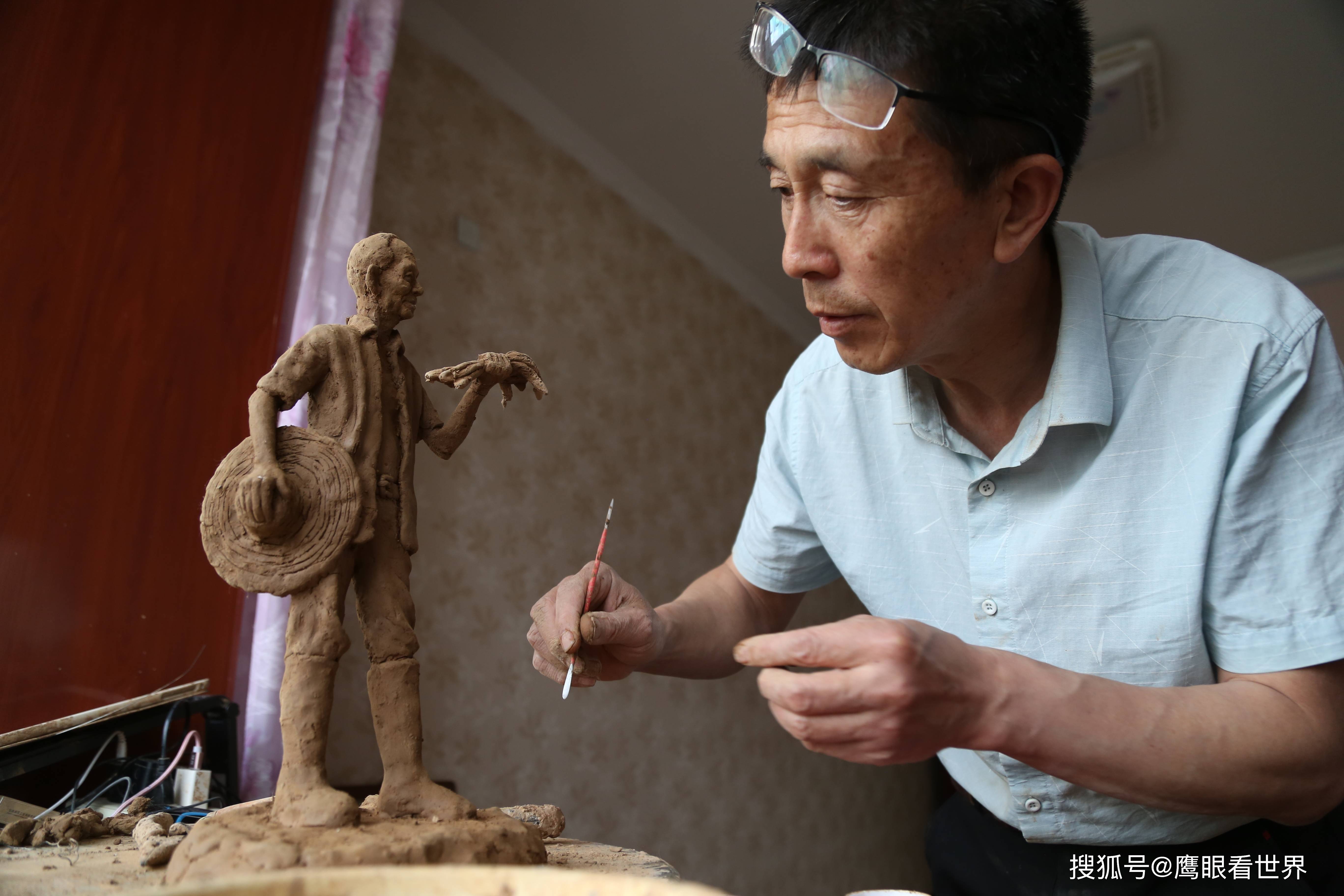 平凉民间艺人赵铁军用泥塑致敬"杂交水稻之父"袁隆平_人物