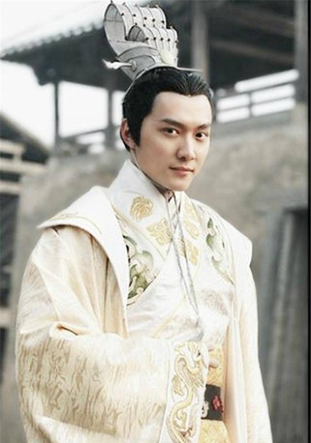 原创宴会上荆轲夸了一位美人的手不久太子丹便将那双手赠予他