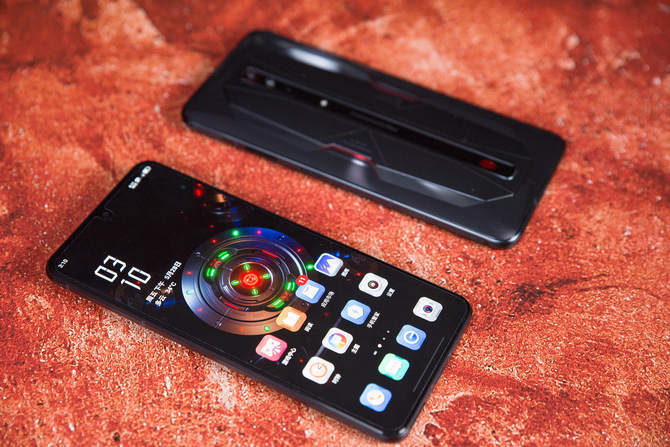 上手|强劲且轻薄的骁龙888游戏手机，西装狂魔腾讯红魔6R上手