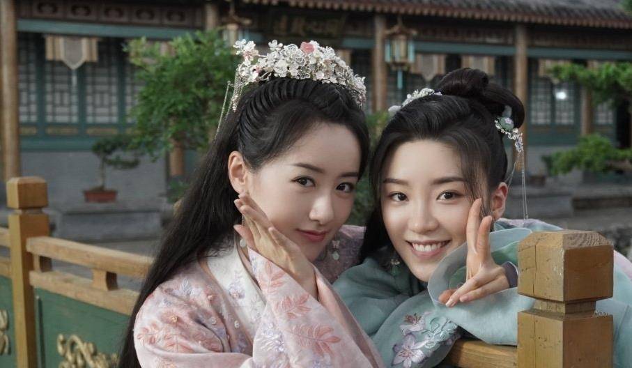 《琉璃》大火之后,她的资源也越来越好,犹记得她在《老九门》中与