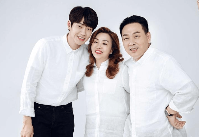 魏大勋杨幂年纪 3297a2b8423548b79b7c96b5e7e8481b.png