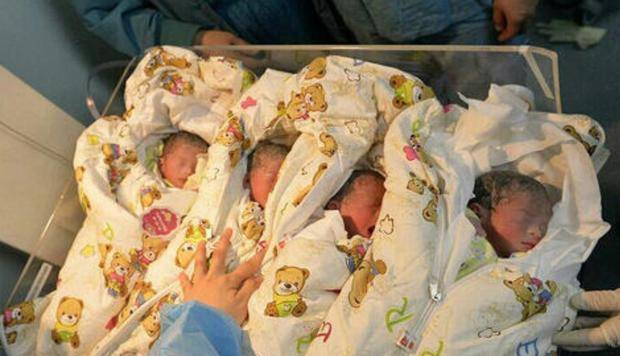 姐妹俩在同一天,各生下一对双胞胎,而且4个孩子是同一个爸爸_安娜