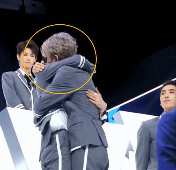 蔡徐坤粉丝越界,好兄弟反目不想忍,没给坤坤面子要求道歉_朱正廷