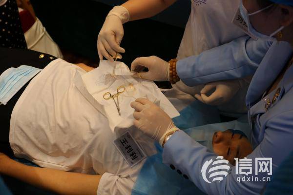记者卧底揭“美仁国”乱象：教学2天让学员互做