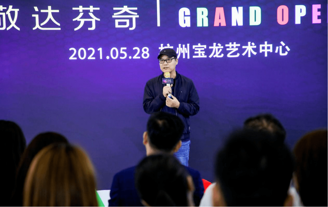 出席开幕式的有中方策展人,中央美院美术馆副馆长王春辰,展览学术总