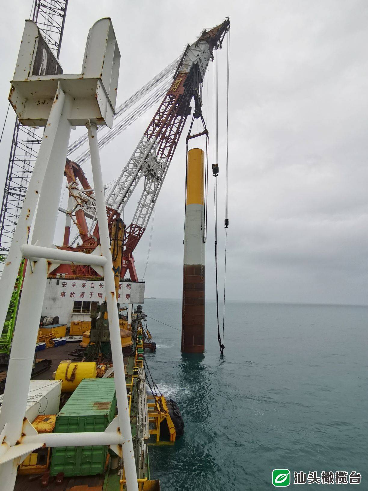 今天凌晨大唐南澳勒门i海上风电项目首根钢管桩沉桩顺利完成