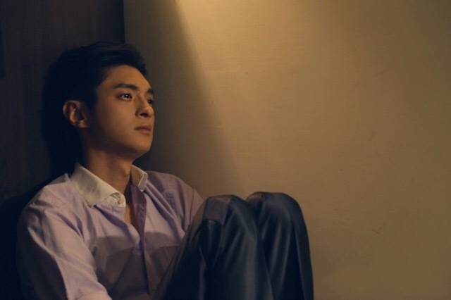 安钧璨去世六周年安以轩晒合影悼念两人搞怪自拍笑容鲜活动人