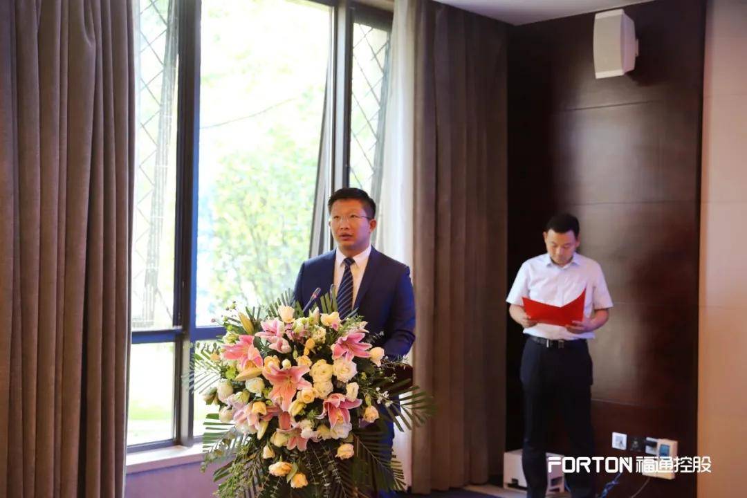 签约仪式上,平顶山市城乡一体化示范区党工委副书记,管委会主任刘明毓