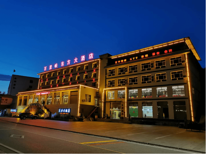 我们在城市中见不到的美食,例如山野菜,烤虹鳟鱼,拒马河虾,木兰芽等