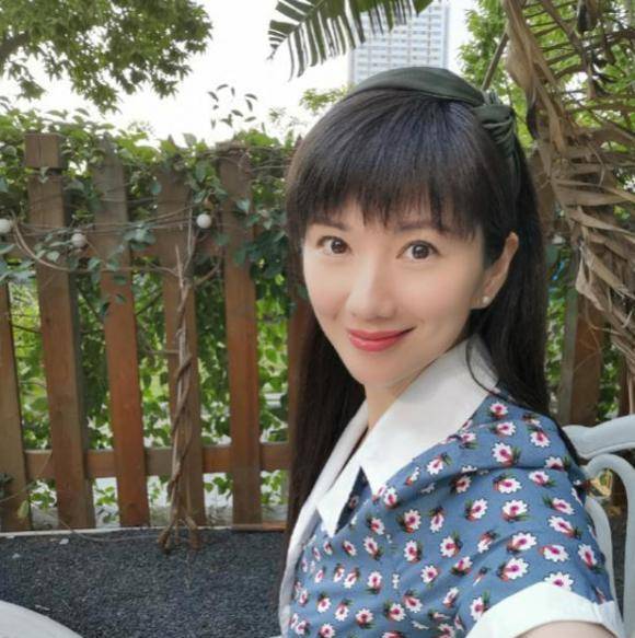 原创贺梅扮演者发文安慰子秋,却被网友骂到删博道歉,未免入戏太深