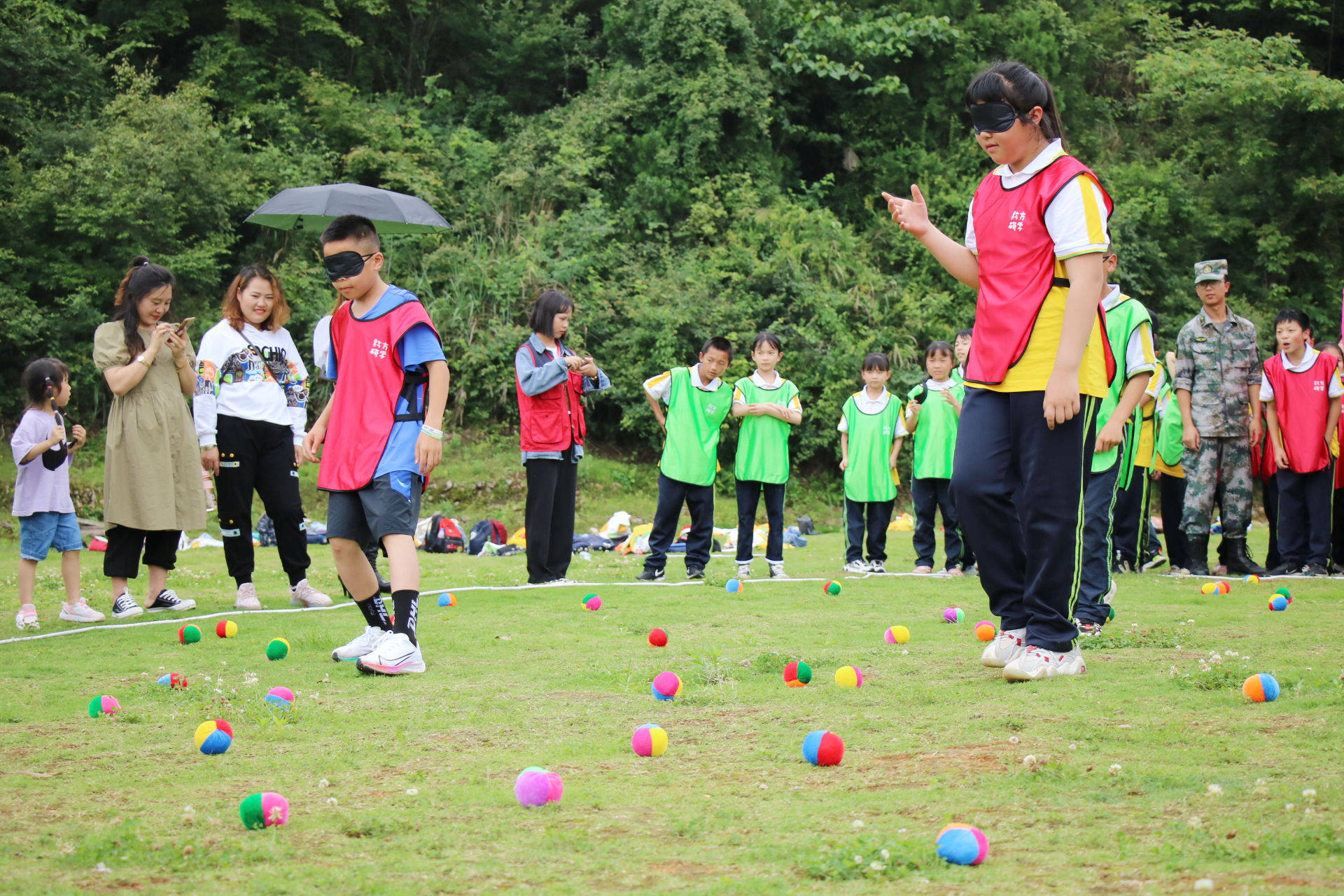 嗨翻全场!凯里200名小学生参加户外拓展活动