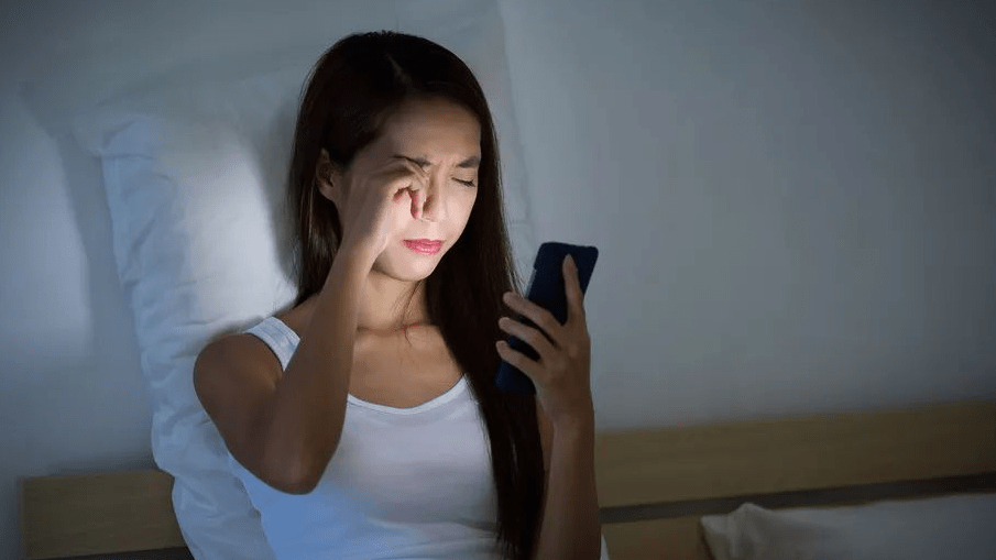 怎么样玩手机不伤脖子 a8d867b567ee4062ba125276f542811a.png