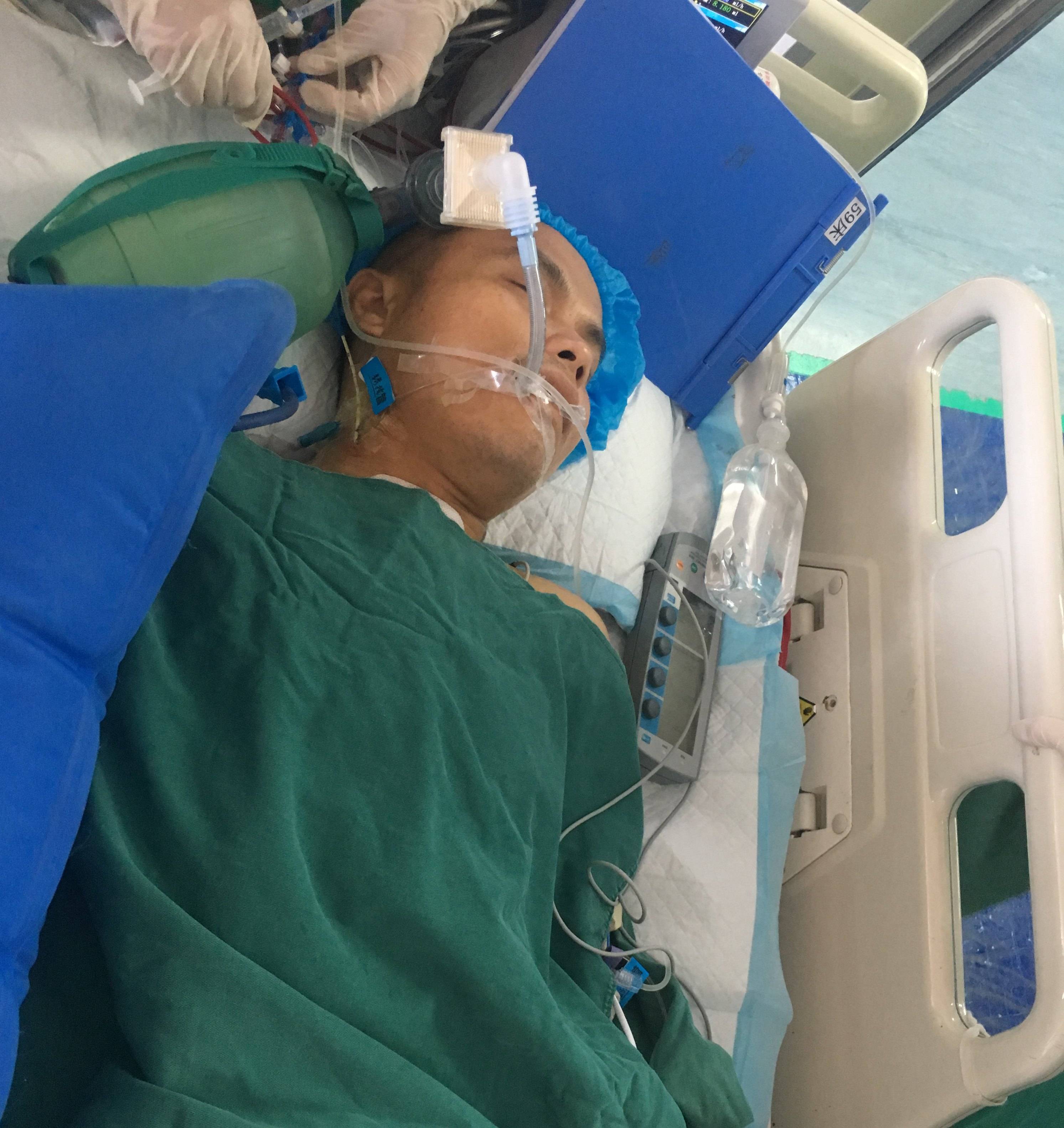 37岁单亲爸爸不幸突发心脏病,手术后进icu.