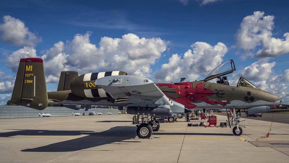 原创喷火的空中坦克a10攻击机