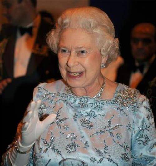 欧洲最富有的国王:长相帅气,资产比英女王多10倍,名字听着耳熟_列支敦