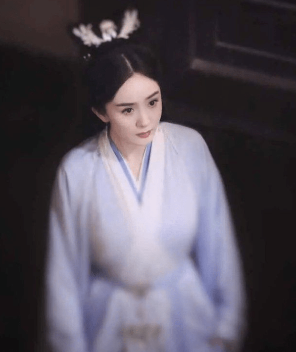 看似卑微又复盘的婚姻,佟丽娅离婚被祝福,何妤玟给老公下跪