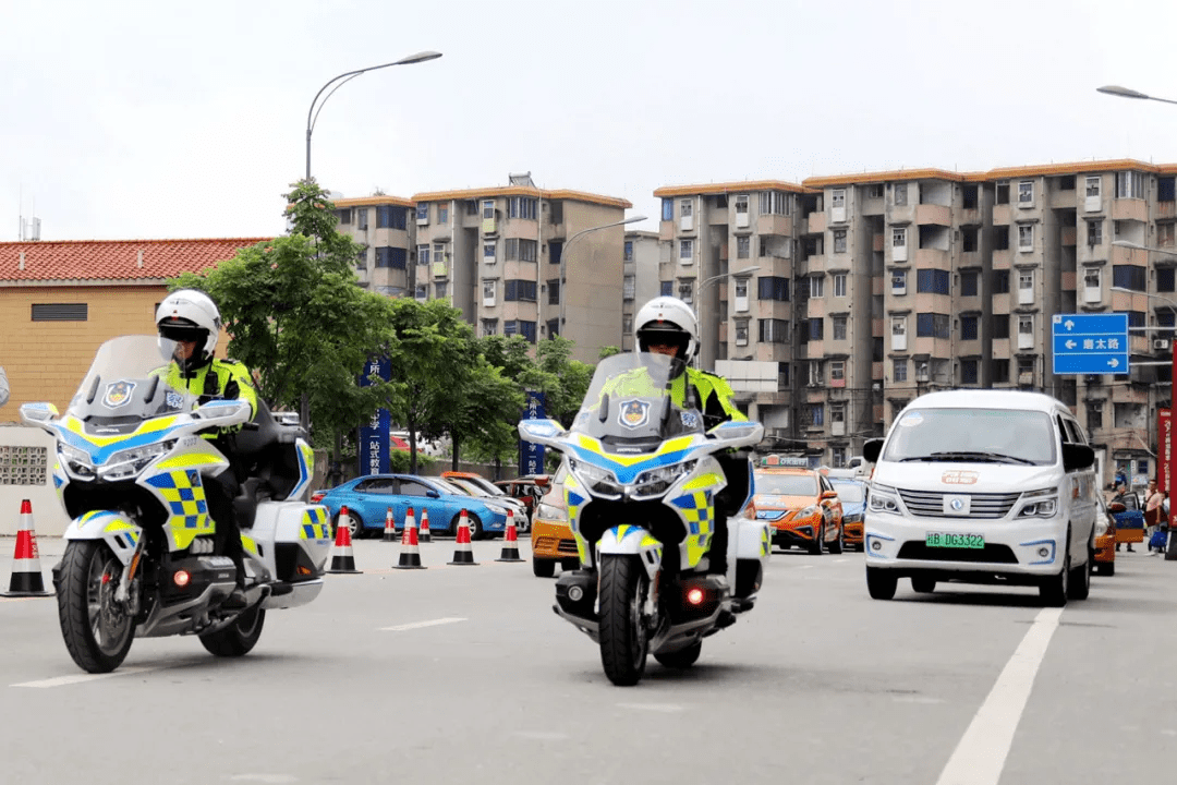 柳州交警本田金翼图片