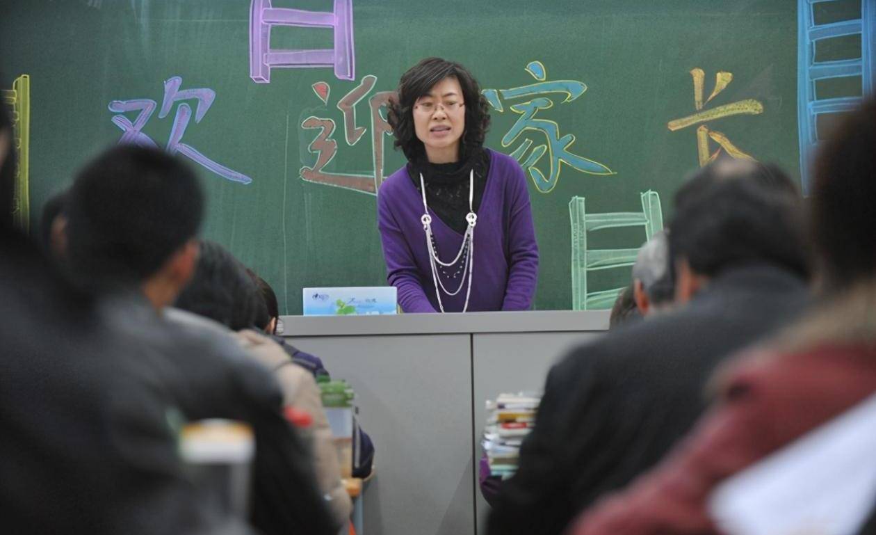 原创给娃开家长会家长穿这三种衣服只会让娃觉得丢脸和伤自尊
