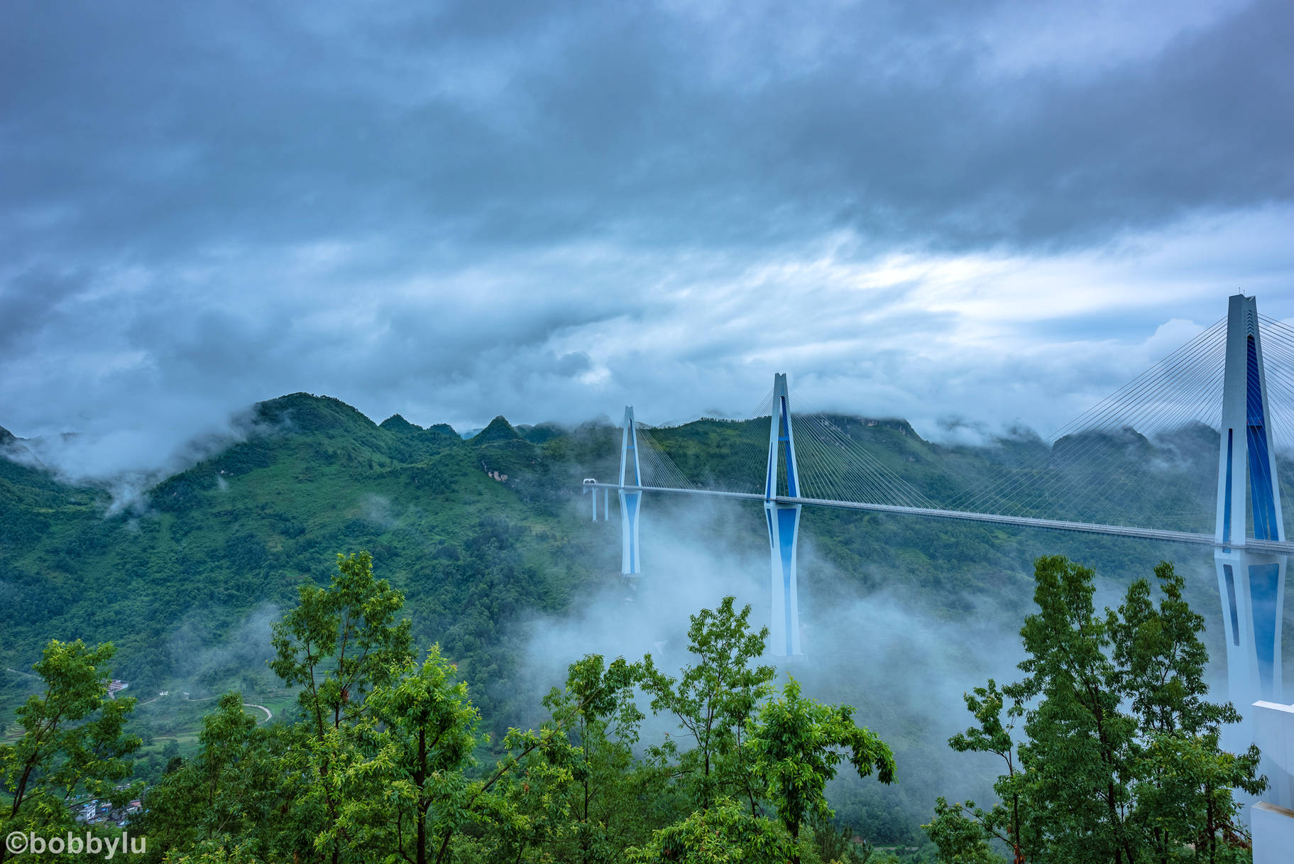 贵州天空之桥风景区图片