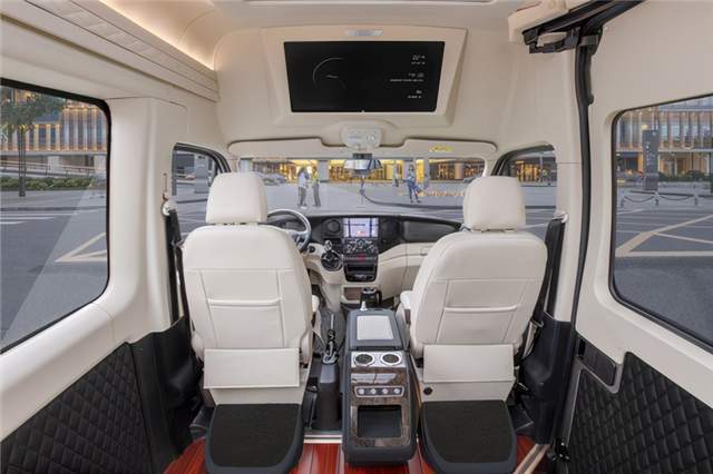 21款依维柯欧胜七座商务车定制版金冠欧胜之星豪华大七座