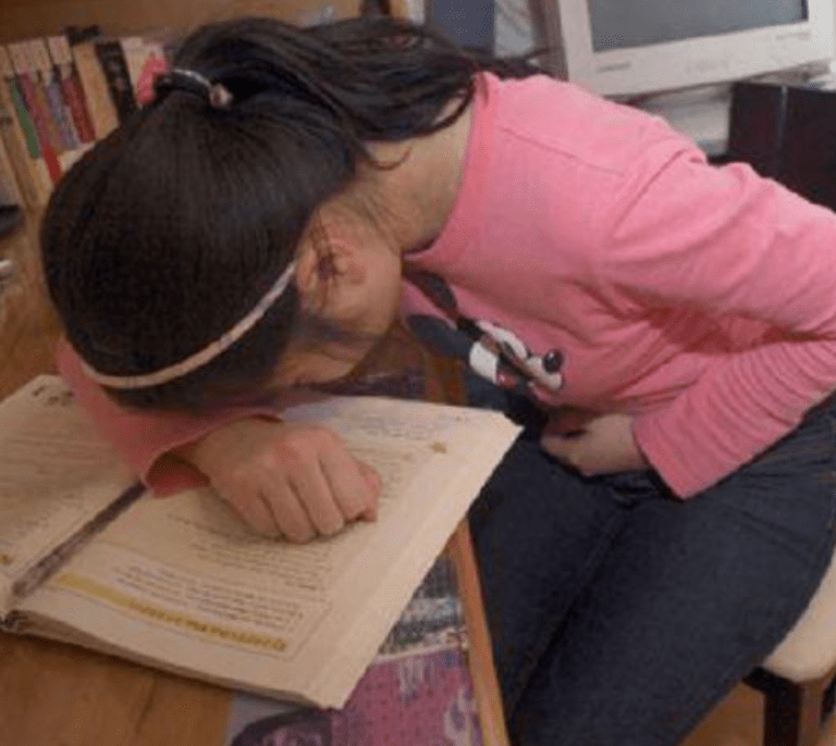 每周五“肚子痛”,女老师让孩子爸离婚,反思:家庭环境的重要性_手机搜狐网