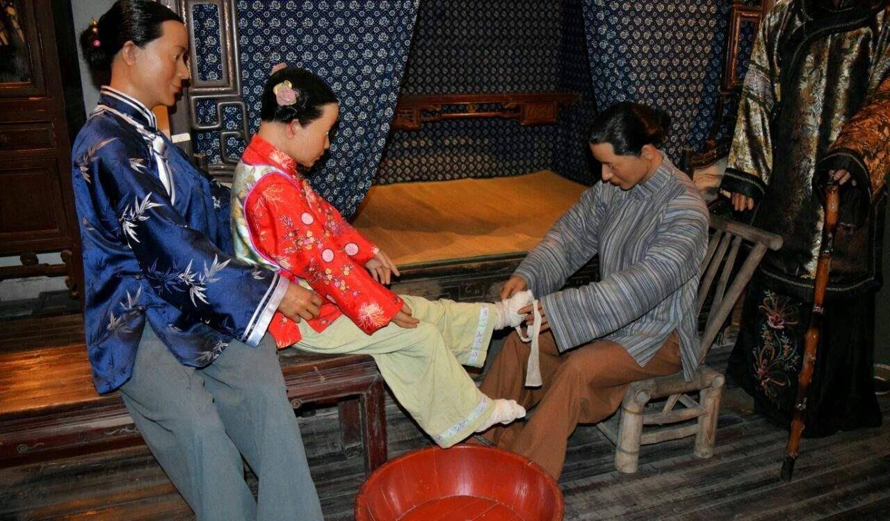 原创为什么能革大清的命,却革不掉女性的裹脚布?不缠足是奇耻大辱