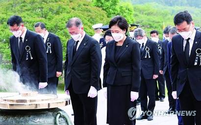 韩国空军一女士官疑因遭遇男同事性侵自杀一案引发韩国社会高度关注.
