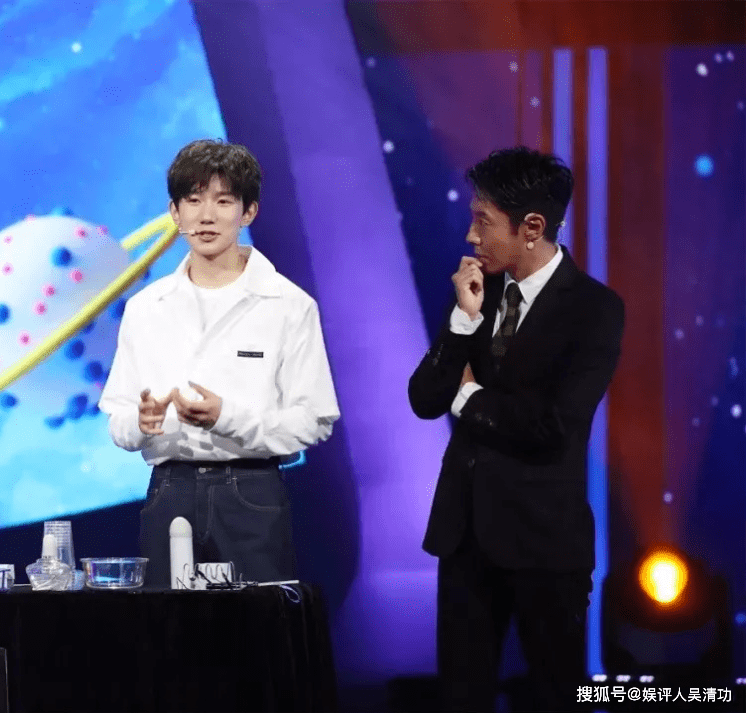 原创谁更强？王源连续四年押中高考作文题，撒贝宁成为高考押题小能手